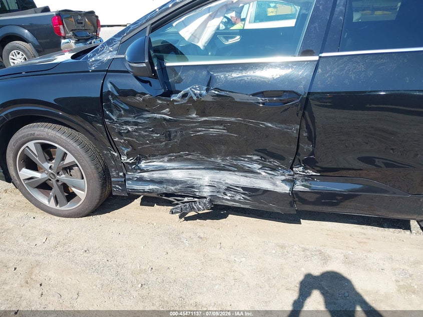 2022 Audi Q4 e-tron VIN WA1H2BFZ8NP042570 IAAI salvage auction — SIDE, Salvage (Massachusetts), sold $10,900 on 2026-07-30 (photo 6)