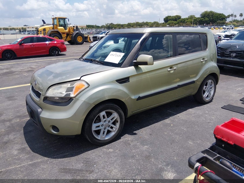 2011 Kia Soul VIN KNDJT2A25B7275896 IAAI salvage auction — LEFT SIDE, Rebuildable (Florida), sold $25 on 2026-07-16 (photo 2)