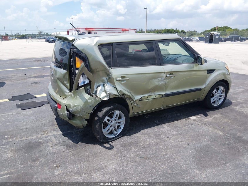 2011 Kia Soul VIN KNDJT2A25B7275896 IAAI salvage auction — LEFT SIDE, Rebuildable (Florida), sold $25 on 2026-07-16 (photo 4)