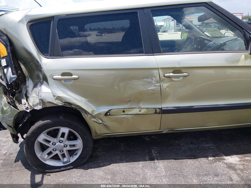 2011 Kia Soul VIN KNDJT2A25B7275896 IAAI salvage auction — LEFT SIDE, Rebuildable (Florida), sold $25 on 2026-07-16 (photo 6)