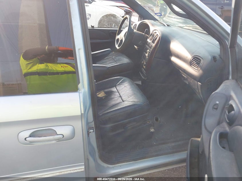 2001 Chrysler Town & country VIN 2C4GP54L41R352548 IAAI salvage auction — NORMAL WEAR, Original (Texas), sold $200 on 2026-07-07 (photo 5)
