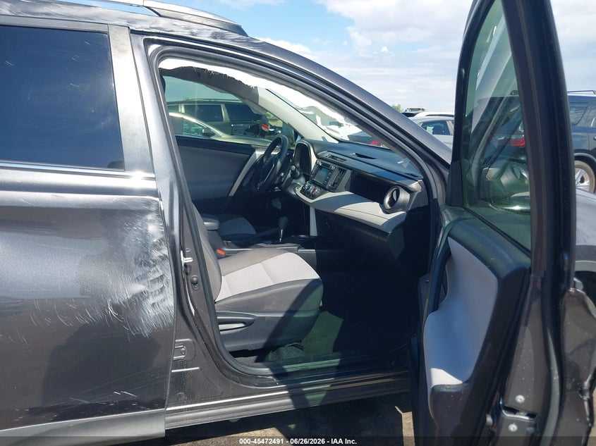 2015 Toyota Rav 4 VIN JTMZFREV3FJ050389 IAAI salvage auction — ROLLOVER, Salvage Title, sold $2,650 on 2026-07-28 (photo 5)