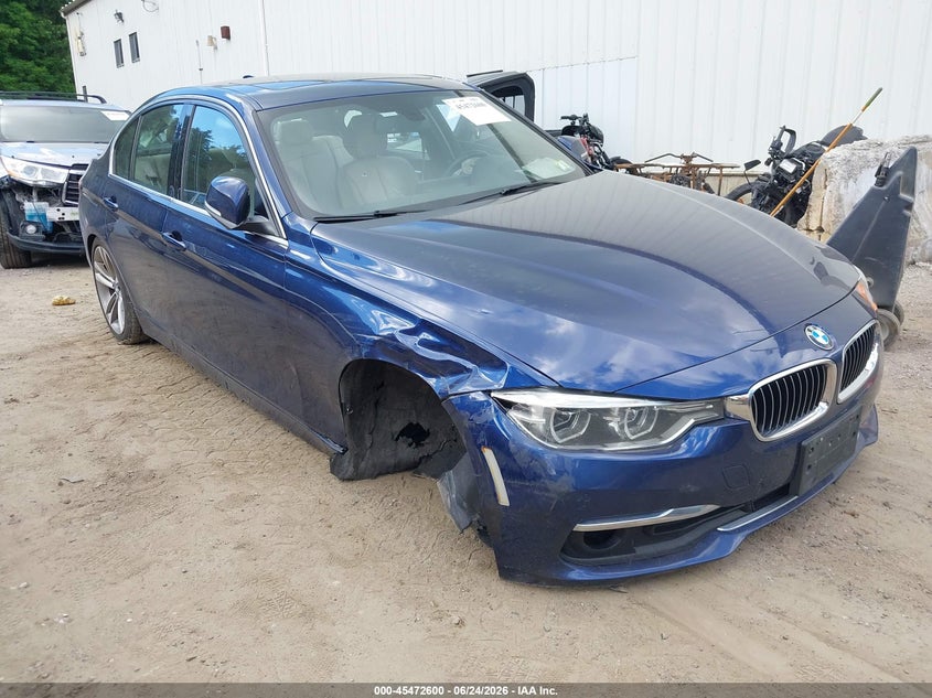 2018 BMW 3er VIN WBA8F1C51JAE93309 IAAI salvage auction — RIGHT FRONT, Salvage Title, sold $5,425 on 2026-08-27 (photo 1)