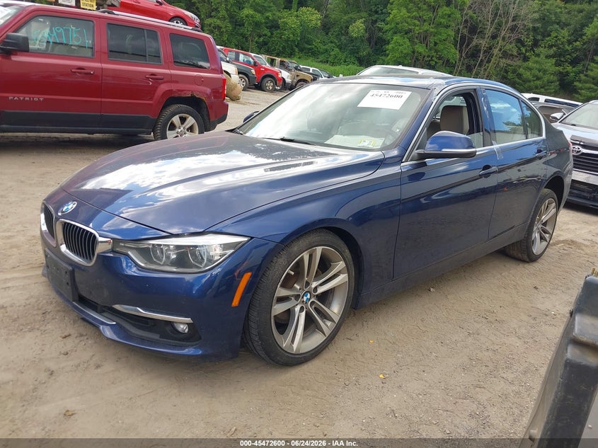 2018 BMW 3er VIN WBA8F1C51JAE93309 IAAI salvage auction — RIGHT FRONT, Salvage Title, sold $5,425 on 2026-08-27 (photo 2)
