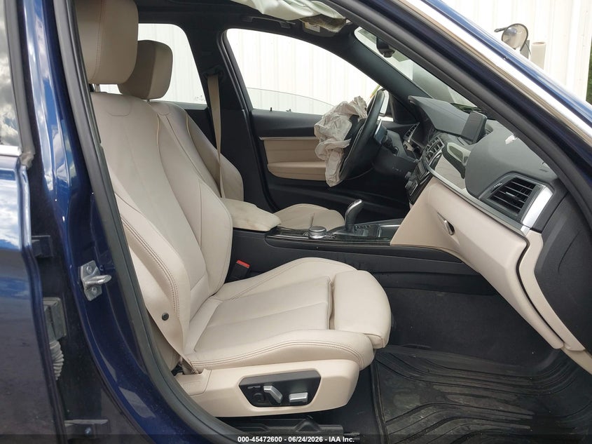 2018 BMW 3er VIN WBA8F1C51JAE93309 IAAI salvage auction — RIGHT FRONT, Salvage Title, sold $5,425 on 2026-08-27 (photo 5)
