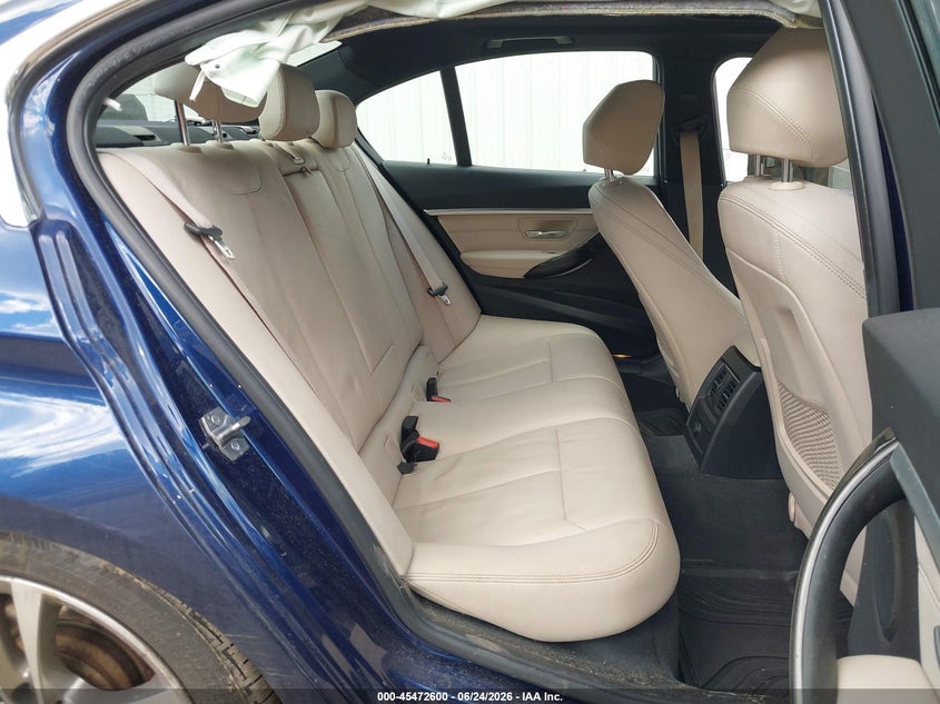 2018 BMW 3er VIN WBA8F1C51JAE93309 IAAI salvage auction — RIGHT FRONT, Salvage Title, sold $5,425 on 2026-08-27 (photo 8)