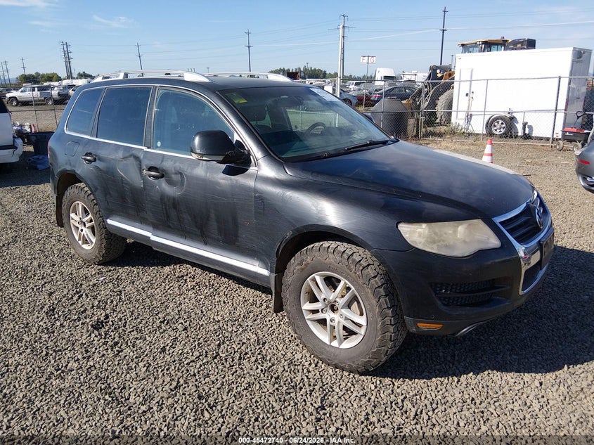 2010 Volkswagen Touareg VIN WVGAK7A95AD001638 IAAI salvage auction — LEFT SIDE, Salvage (Oregon), sold $25 on 2026-08-12 (photo 1)