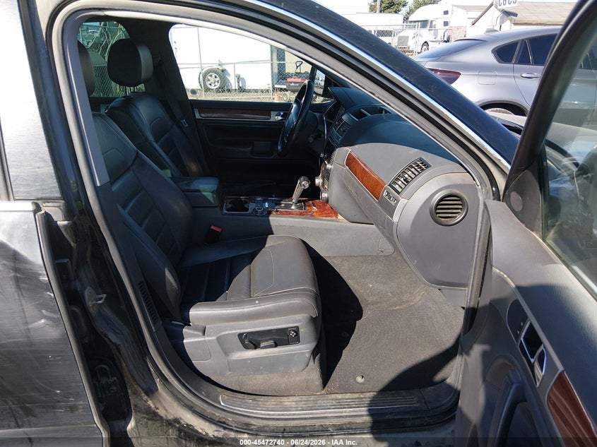 2010 Volkswagen Touareg VIN WVGAK7A95AD001638 IAAI salvage auction — LEFT SIDE, Salvage (Oregon), sold $25 on 2026-08-12 (photo 5)