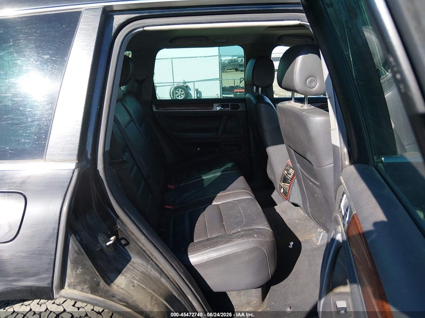 2010 Volkswagen Touareg VIN WVGAK7A95AD001638 IAAI salvage auction — LEFT SIDE, Salvage (Oregon), sold $25 on 2026-08-12 (photo 8)