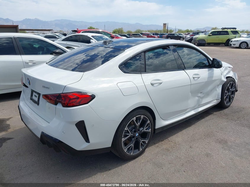 2026 BMW 2er VIN WBA23GG02T7U02206 IAAI salvage auction — SIDE, Salvage Title, sold $8,600 on 2026-08-21 (photo 4)