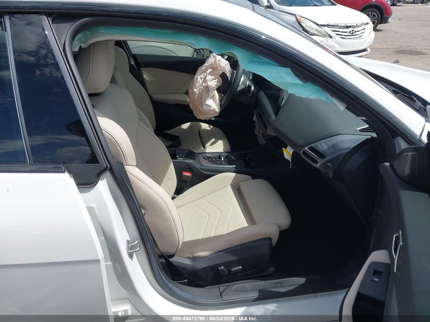 2026 BMW 2er VIN WBA23GG02T7U02206 IAAI salvage auction — SIDE, Salvage Title, sold $8,600 on 2026-08-21 (photo 5)