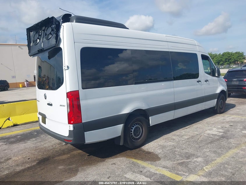 2026 Mercedes-benz Sprinter VIN W1Z4KGHY7TT604699 IAAI salvage auction — ROOF, Enterprise Vehicles Clear Only (Florida), sold $40,650 on 2026-07-30 (photo 4)