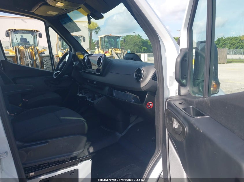 2026 Mercedes-benz Sprinter VIN W1Z4KGHY7TT604699 IAAI salvage auction — ROOF, Enterprise Vehicles Clear Only (Florida), sold $40,650 on 2026-07-30 (photo 5)