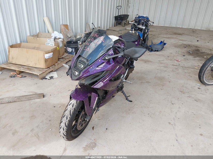 2024 Suzuki Gsx VIN JS1EM13B8R7100455 IAAI salvage auction — RIGHT FRONT, Wait Title, sold $1,000 on 2026-09-22 (photo 2)