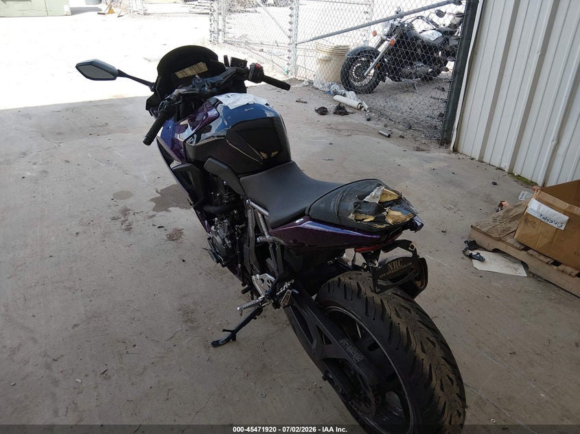 2024 Suzuki Gsx VIN JS1EM13B8R7100455 IAAI salvage auction — RIGHT FRONT, Wait Title, sold $1,000 on 2026-09-22 (photo 3)
