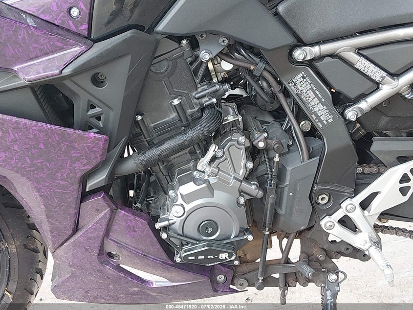 2024 Suzuki Gsx VIN JS1EM13B8R7100455 IAAI salvage auction — RIGHT FRONT, Wait Title, sold $1,000 on 2026-09-22 (photo 8)