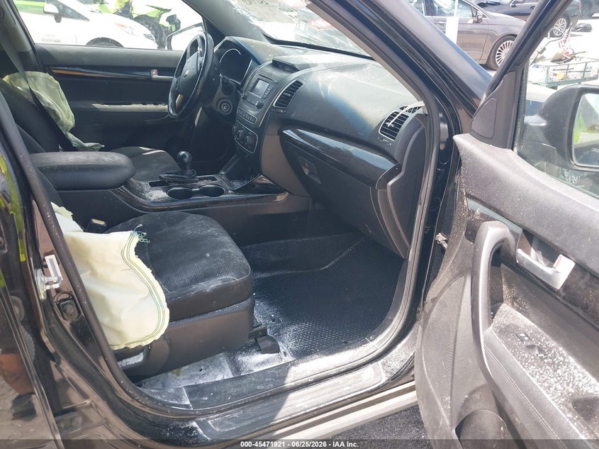 2015 Kia Sorento VIN 5XYKT4A66FG651453 IAAI salvage auction — ROLLOVER, Rebuildable (Florida), sold $25 on 2026-07-16 (photo 5)