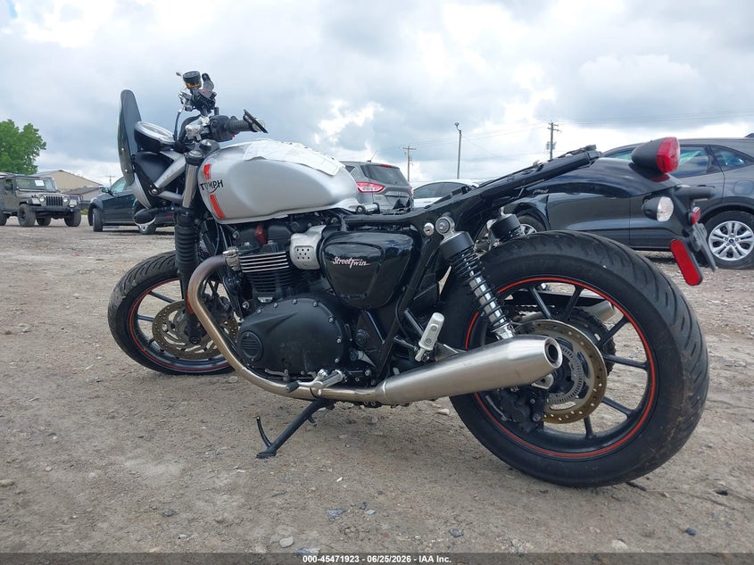 2017 Triumph motorcycle Street VIN SMTD31GN1HT786208 IAAI salvage auction — FRONT END, Salvage (Illinois), sold $700 on 2026-09-16 (photo 3)
