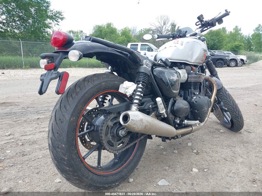 2017 Triumph motorcycle Street VIN SMTD31GN1HT786208 IAAI salvage auction — FRONT END, Salvage (Illinois), sold $700 on 2026-09-16 (photo 4)