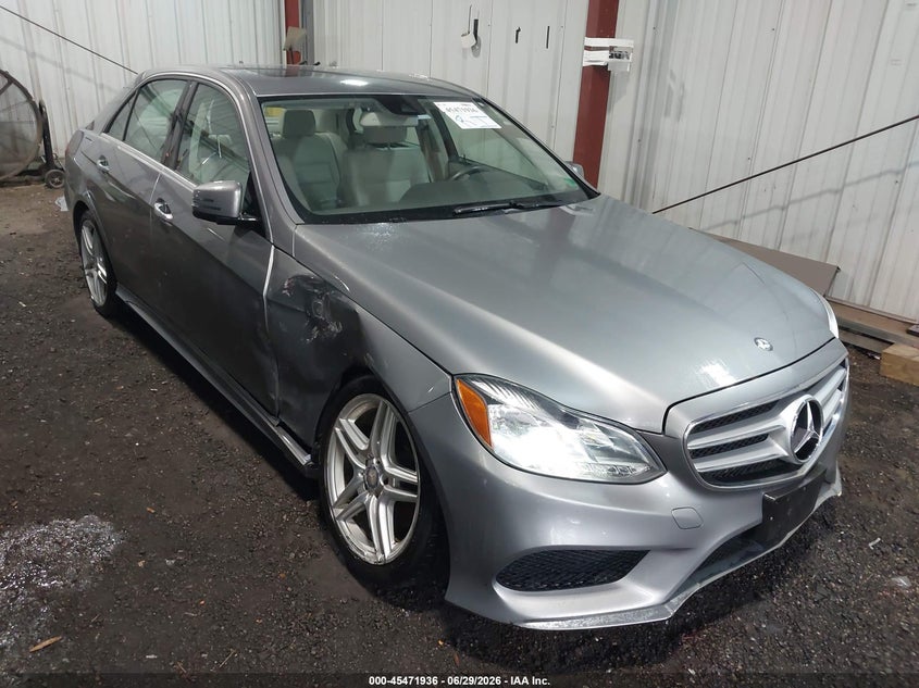 2014 Mercedes-benz E-klasse VIN WDDHF5KBXEA806870 IAAI salvage auction — SIDE, Wait Title, sold $4,300 on 2026-08-06 (photo 1)