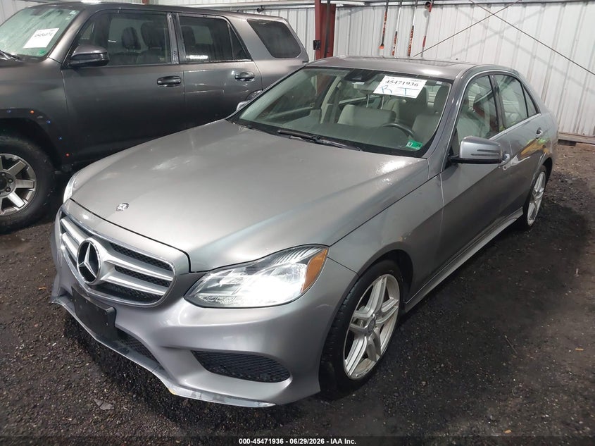 2014 Mercedes-benz E-klasse VIN WDDHF5KBXEA806870 IAAI salvage auction — SIDE, Wait Title, sold $4,300 on 2026-08-06 (photo 2)