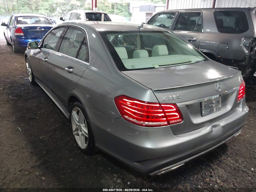 2014 Mercedes-benz E-klasse VIN WDDHF5KBXEA806870 IAAI salvage auction — SIDE, Wait Title, sold $4,300 on 2026-08-06 (photo 3)