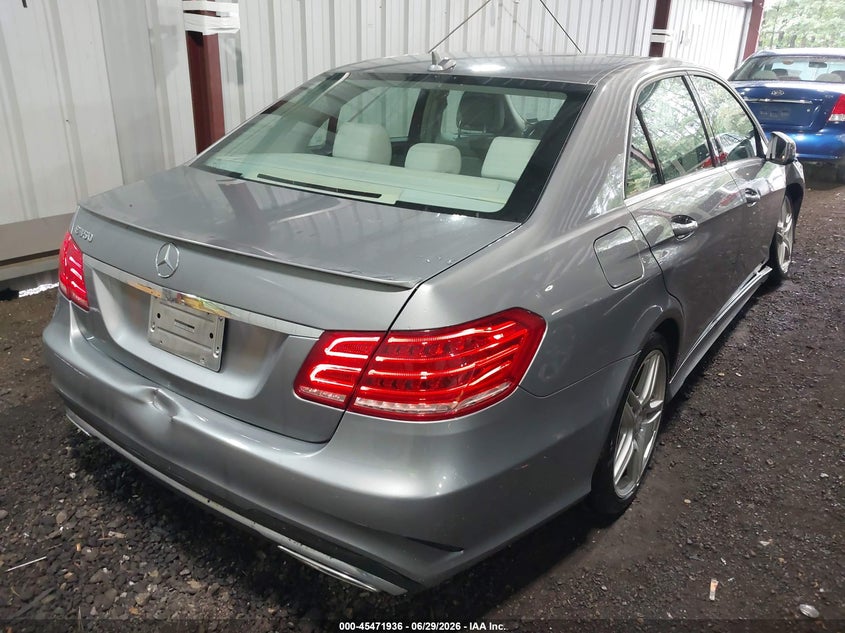 2014 Mercedes-benz E-klasse VIN WDDHF5KBXEA806870 IAAI salvage auction — SIDE, Wait Title, sold $4,300 on 2026-08-06 (photo 4)