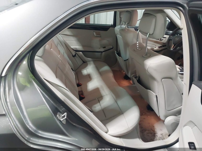 2014 Mercedes-benz E-klasse VIN WDDHF5KBXEA806870 IAAI salvage auction — SIDE, Wait Title, sold $4,300 on 2026-08-06 (photo 8)