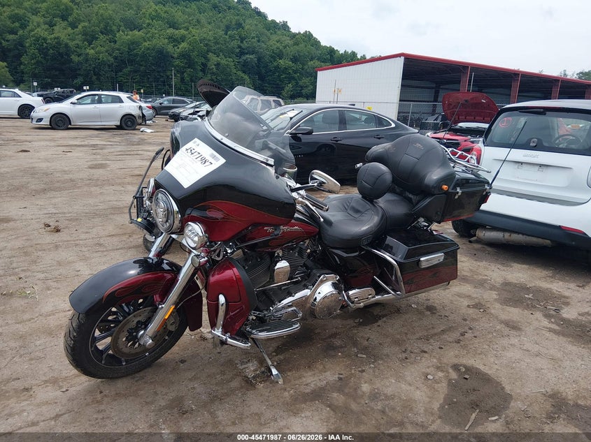 2011 Harley-davidson Flhtcuse6 VIN 1HD1PR815BB955237 IAAI salvage auction — RIGHT SIDE, Salvage (Virginia), sold $2,200 on 2026-07-20 (photo 2)