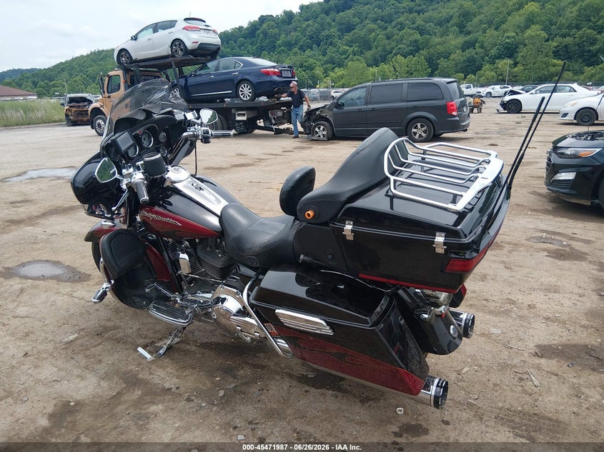 2011 Harley-davidson Flhtcuse6 VIN 1HD1PR815BB955237 IAAI salvage auction — RIGHT SIDE, Salvage (Virginia), sold $2,200 on 2026-07-20 (photo 3)