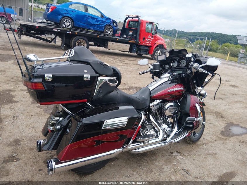 2011 Harley-davidson Flhtcuse6 VIN 1HD1PR815BB955237 IAAI salvage auction — RIGHT SIDE, Salvage (Virginia), sold $2,200 on 2026-07-20 (photo 4)