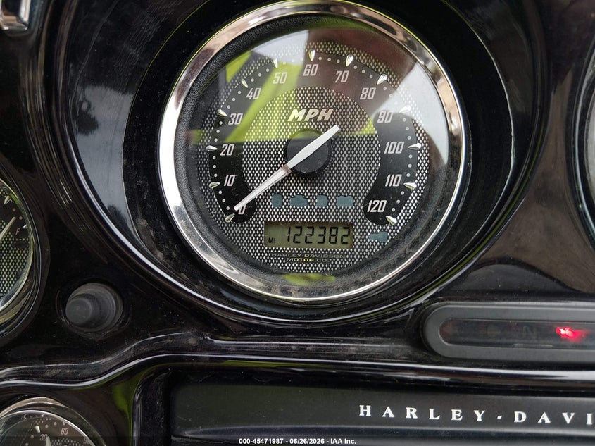 2011 Harley-davidson Flhtcuse6 VIN 1HD1PR815BB955237 IAAI salvage auction — RIGHT SIDE, Salvage (Virginia), sold $2,200 on 2026-07-20 (photo 7)
