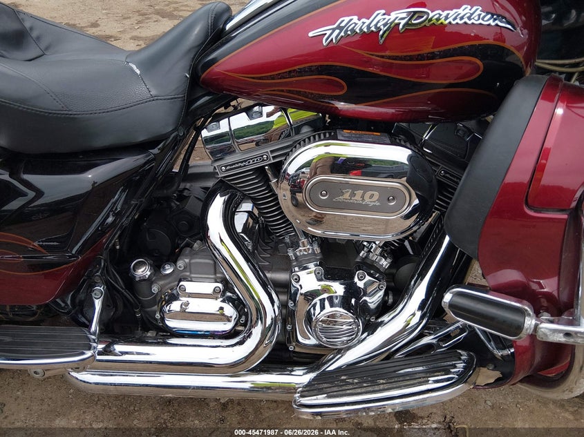 2011 Harley-davidson Flhtcuse6 VIN 1HD1PR815BB955237 IAAI salvage auction — RIGHT SIDE, Salvage (Virginia), sold $2,200 on 2026-07-20 (photo 8)