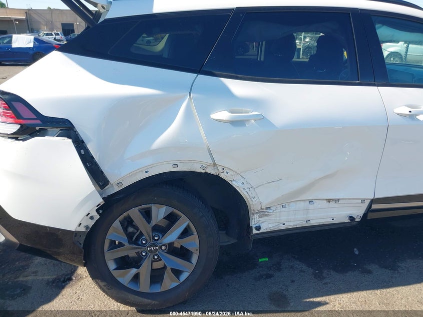 2023 Kia Sportage VIN KNDPXCAG8P7019484 IAAI salvage auction — SIDE, Salvage Title, sold $10,200 on 2026-07-31 (photo 6)