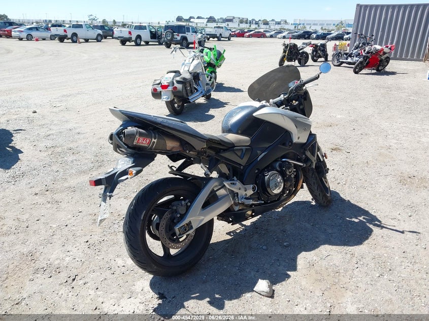 2008 Suzuki Gsx1300 VIN JS1GX71A982102577 IAAI salvage auction — FRONT & REAR, Salvage (California), sold $1,950 on 2026-07-08 (photo 4)