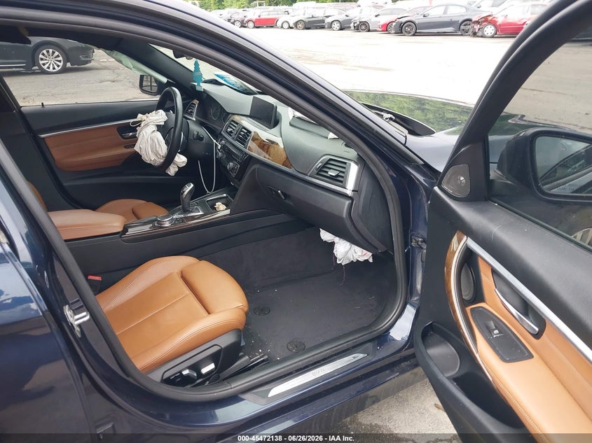 2016 BMW 3er VIN WBA8E3G55GNT78946 IAAI salvage auction — LEFT FRONT, Salvage (Connecticut), sold $1,800 on 2026-08-13 (photo 5)