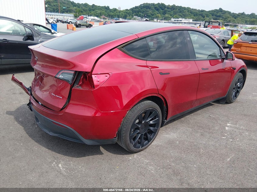 2024 Tesla Model y VIN 7SAYGDEE1RA222507 IAAI salvage auction — REAR END, Salvage (Illinois), sold $15,100 on 2026-08-02 (photo 4)