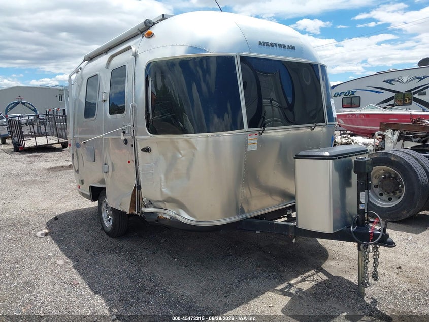 2019 Airstream Other VIN 1STHRAC10KJ547903 IAAI salvage auction — SIDE, Salvage (Alabama), sold $4,250 on 2026-07-21 (photo 1)