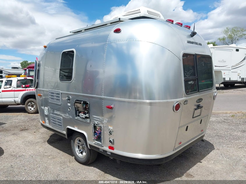 2019 Airstream Other VIN 1STHRAC10KJ547903 IAAI salvage auction — SIDE, Salvage (Alabama), sold $4,250 on 2026-07-21 (photo 3)