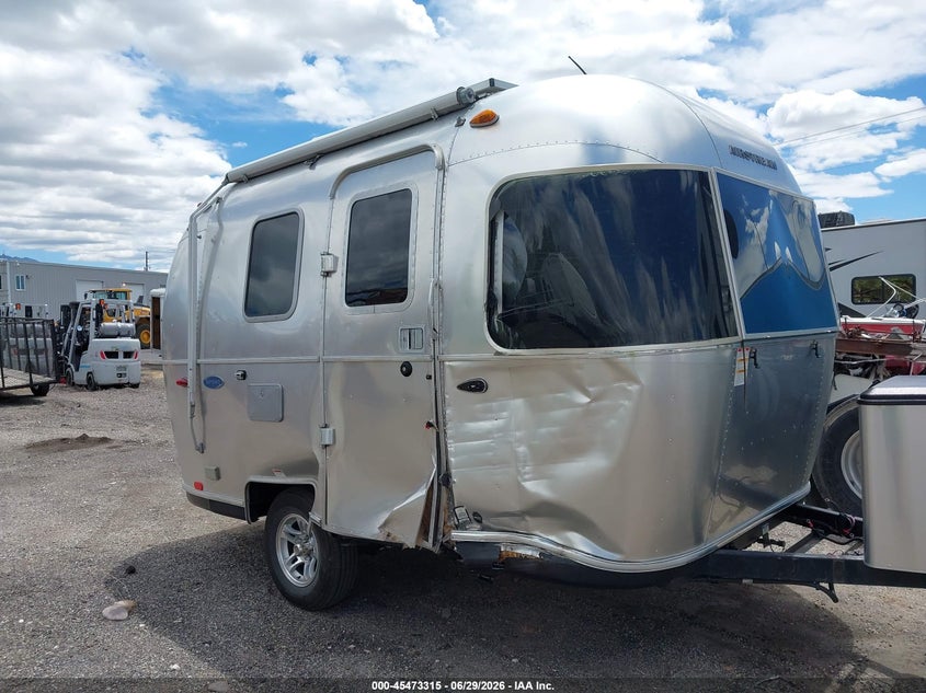 2019 Airstream Other VIN 1STHRAC10KJ547903 IAAI salvage auction — SIDE, Salvage (Alabama), sold $4,250 on 2026-07-21 (photo 6)