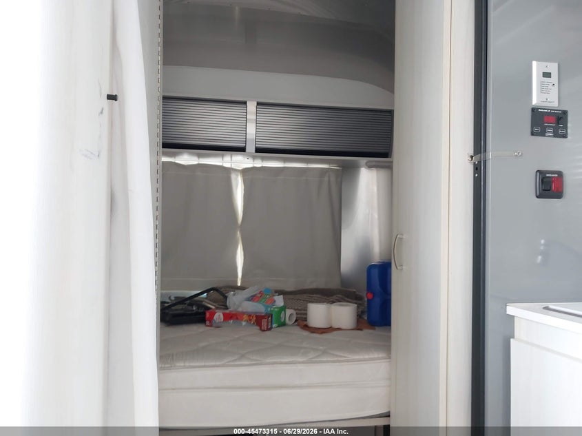 2019 Airstream Other VIN 1STHRAC10KJ547903 IAAI salvage auction — SIDE, Salvage (Alabama), sold $4,250 on 2026-07-21 (photo 8)