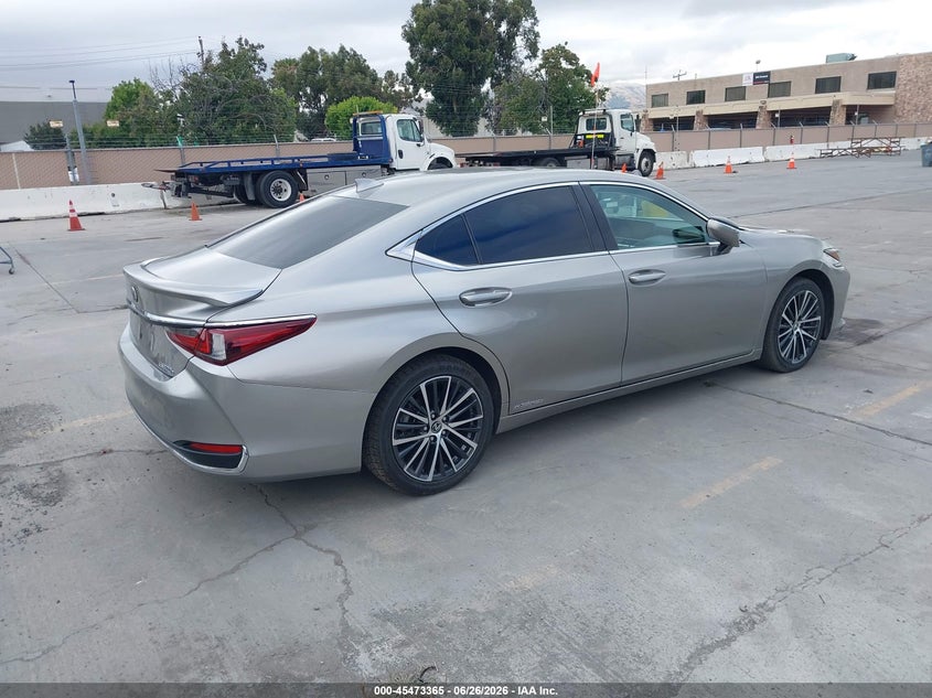2020 Lexus ES VIN 58AD21B1XLU009118 IAAI salvage auction — SIDE, Salvage (California), sold $8,700 on 2026-07-09 (photo 4)