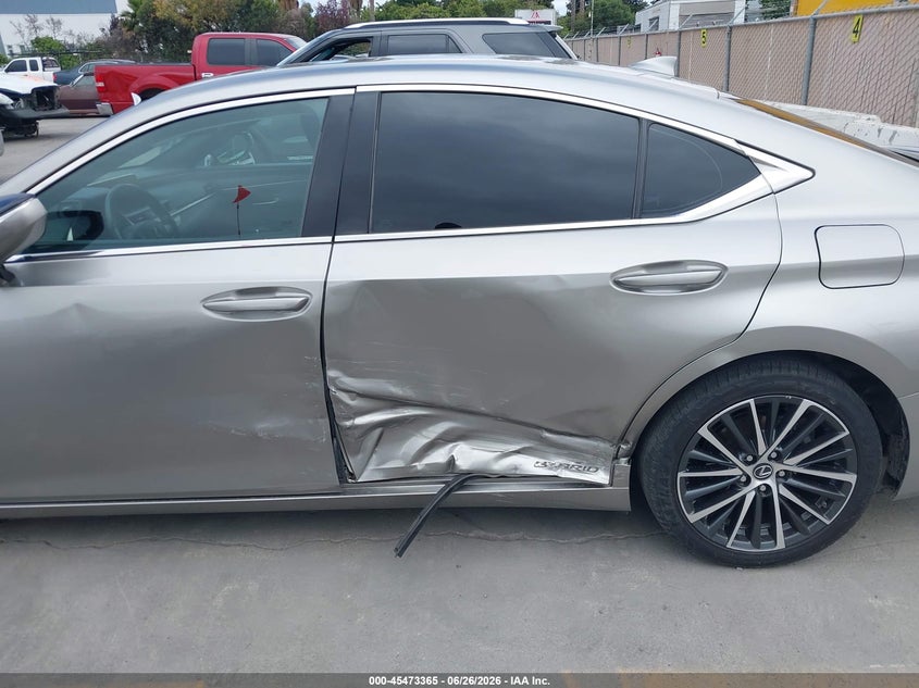 2020 Lexus ES VIN 58AD21B1XLU009118 IAAI salvage auction — SIDE, Salvage (California), sold $8,700 on 2026-07-09 (photo 6)