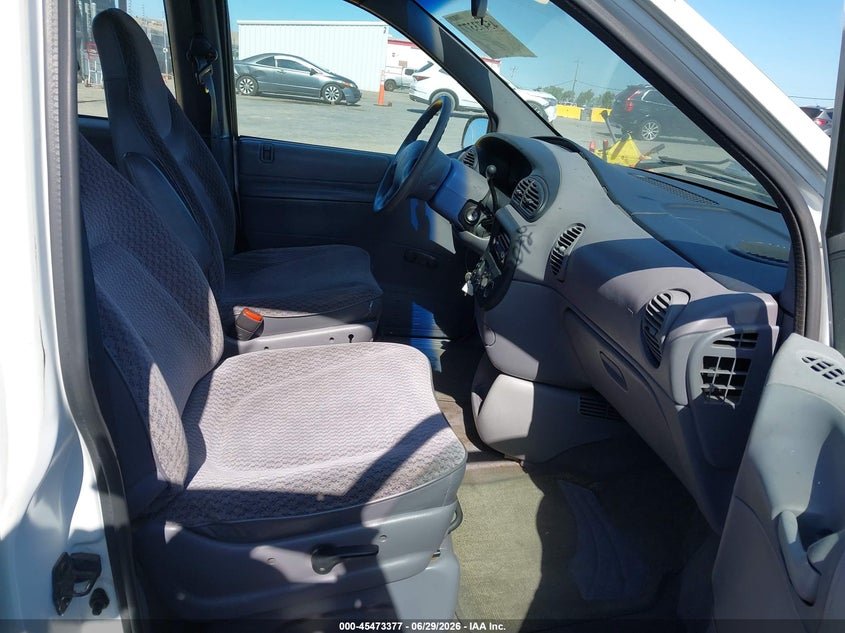 2000 Dodge Caravan VIN 2B4FP25B3YR708379 IAAI salvage auction — NORMAL WEAR, Clear - Dealer Only (California), sold $200 on 2026-07-09 (photo 5)