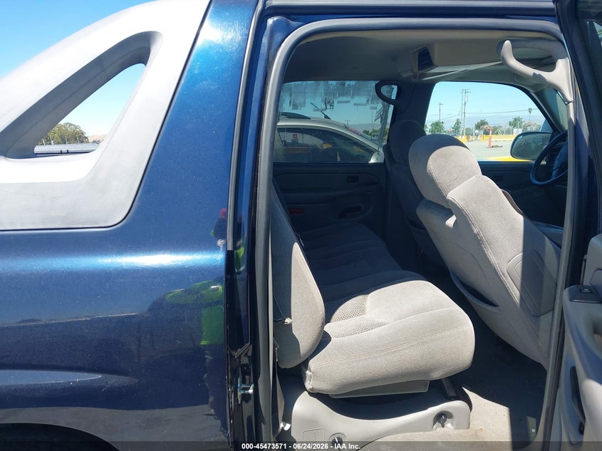 2005 Chevrolet Avalanche VIN 3GNEC12Z05G255885 IAAI salvage auction — NORMAL WEAR, Clear - Dealer Only (California), sold $750 on 2026-07-09 (photo 8)