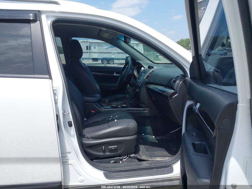 2014 Kia Sorento VIN 5XYKT4A61EG458142 IAAI salvage auction — NORMAL WEAR, Clear (Indiana), sold $325 on 2026-07-09 (photo 5)