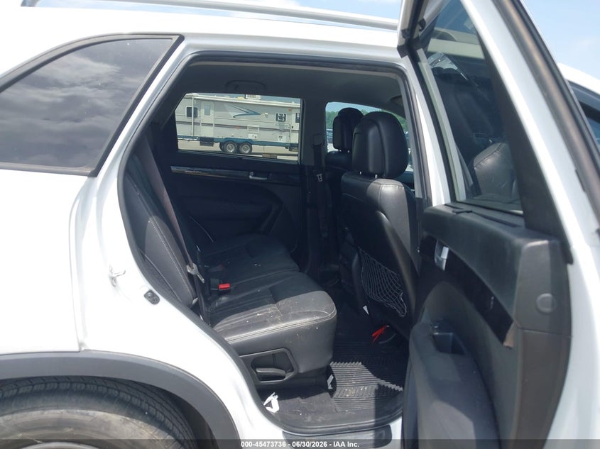 2014 Kia Sorento VIN 5XYKT4A61EG458142 IAAI salvage auction — NORMAL WEAR, Clear (Indiana), sold $325 on 2026-07-09 (photo 8)