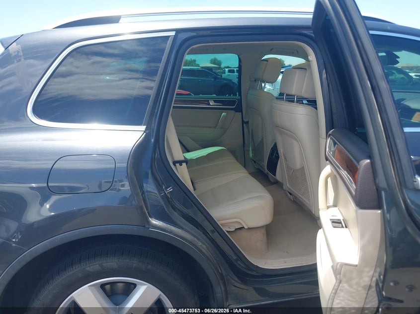 2011 Volkswagen Touareg VIN WVGFK9BP6BD004032 IAAI salvage auction — FRONT END, Salvage (Arizona), sold $3,150 on 2026-07-14 (photo 8)