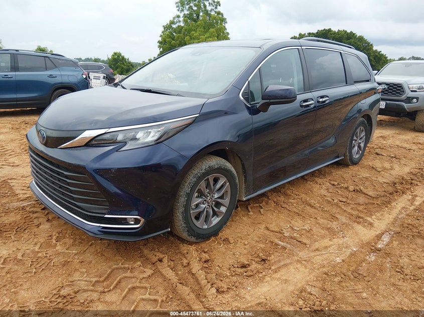2024 Toyota Sienna VIN 5TDJSKFC3RS119344 IAAI salvage auction — HAIL, Clear (Missouri), sold $26,250 on 2026-07-27 (photo 2)