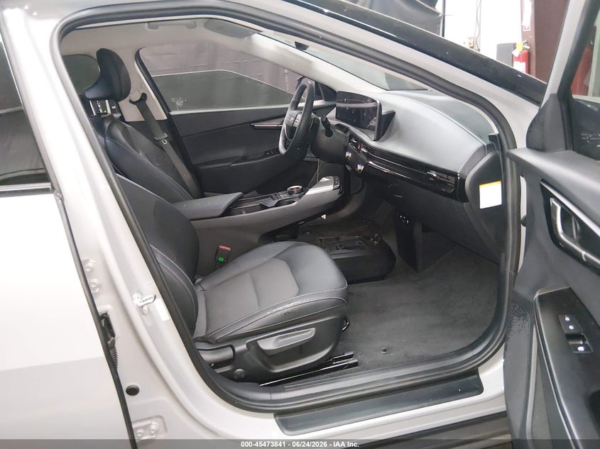 2025 Kia Ev6 VIN 5XYC34JA6SG002092 IAAI salvage auction — FRONT END, Salvage Title, sold $13,100 on 2026-08-16 (photo 5)